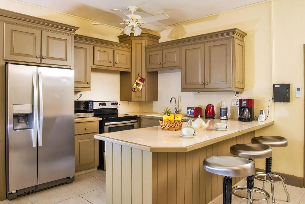 Ground Floor Apartment Located In Hometown, 5 Min Walk To The Beach Saint James