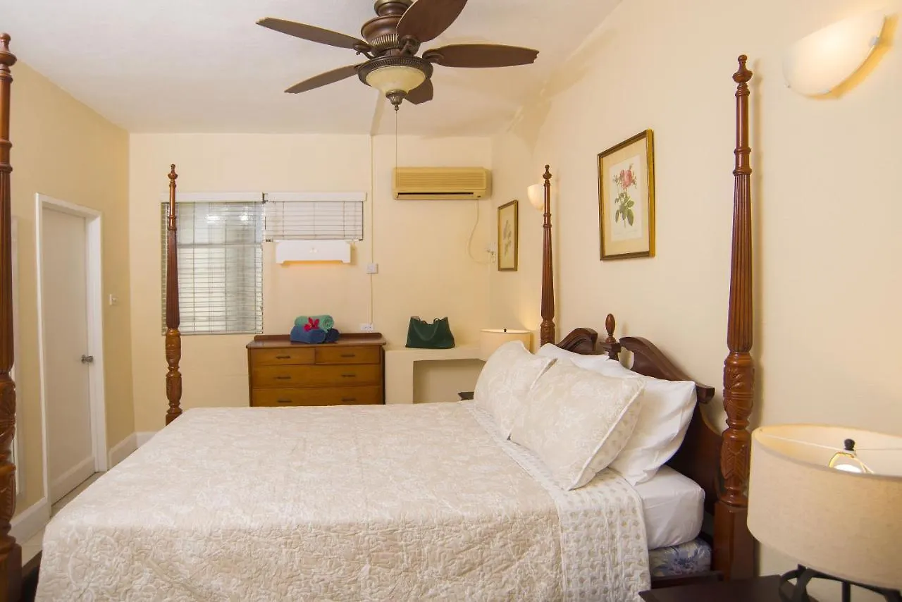 Ground Floor Apartment Located In Hometown, 5 Min Walk To The Beach Saint James