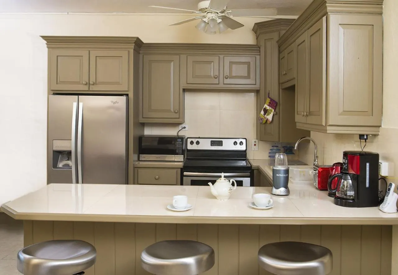 Ground Floor Apartment Located In Hometown, 5 Min Walk To The Beach Saint James 0*,